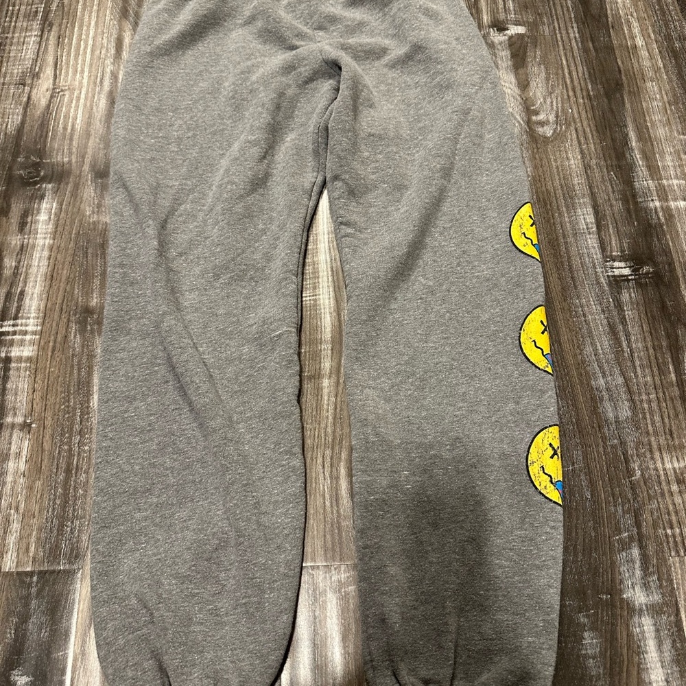 MENU girls, smiley face grey sweatpants, great condition, size Xl